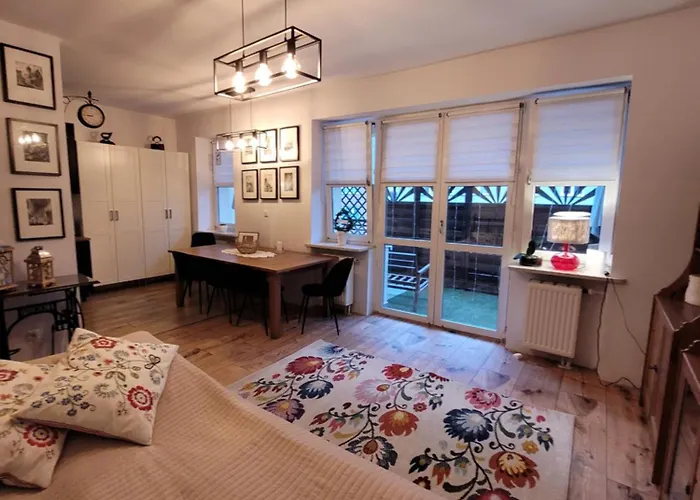 Czerwone Maki شقة وارسو